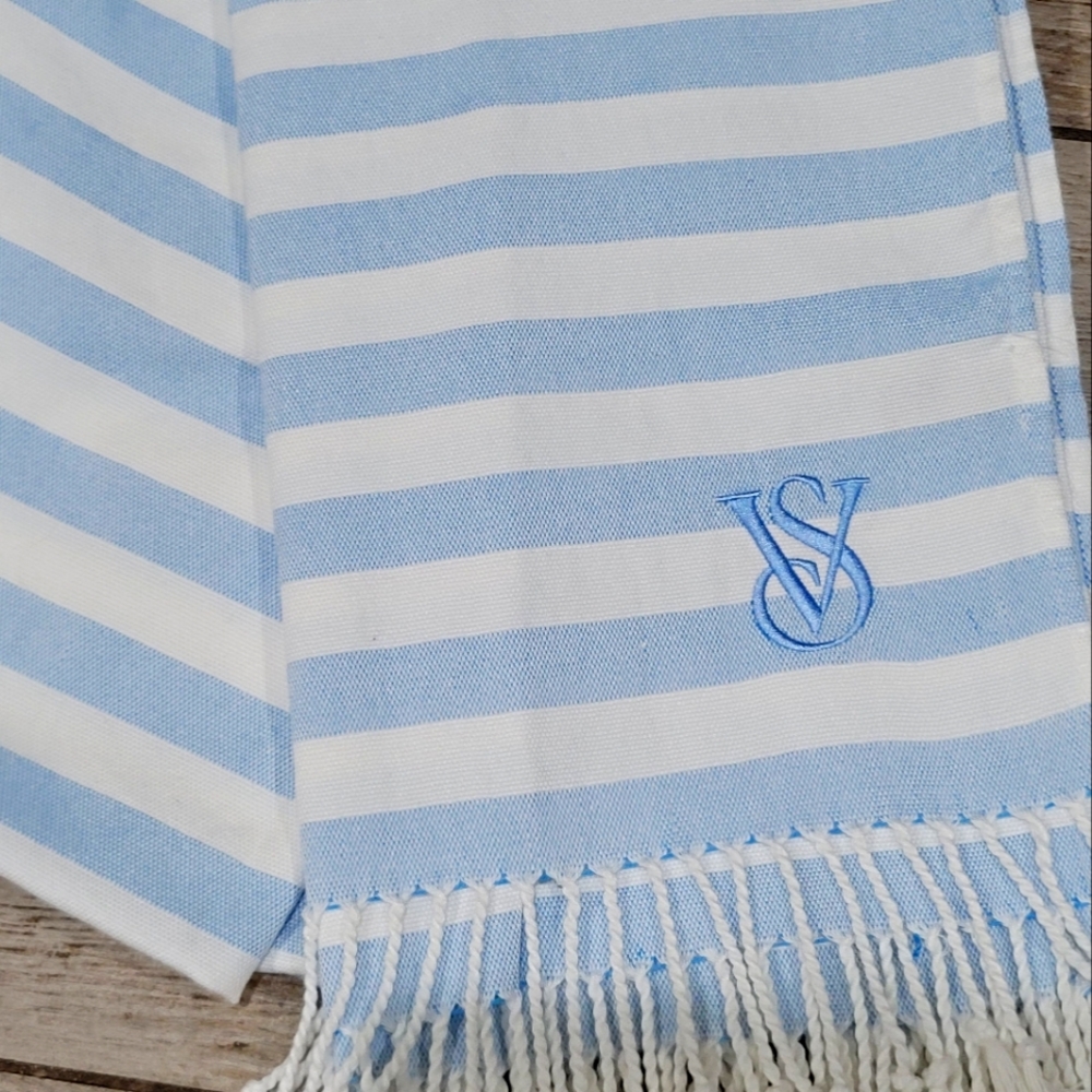 Victoria' s Secret Beach blanket blue stripe 34 x 64